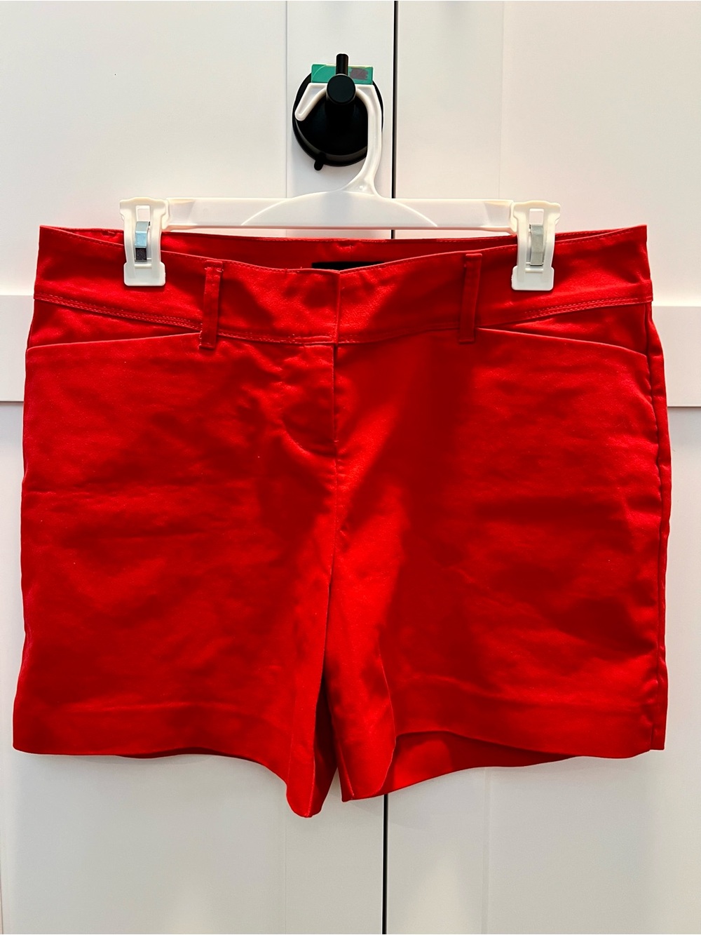 The Limited Red Shorts Size 8 Tailored Flat Front Mid Rise 5” Inseam